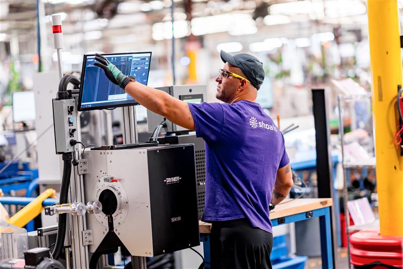 Shoals' employee working on factory-fabricated EBOS solutions.